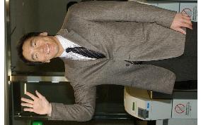 (3)N.Y. Yankees outfielder Matsui leaves for U.S.