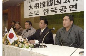 (4)Japan's sumo wrestlers arrive in Seoul