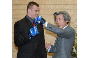 'Cro Cop' hands Koizumi letter from Croatian premier