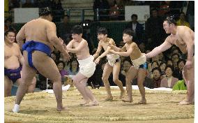 (2)Sumo exhibition opens in Seoul