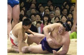 (4)Sumo exhibition opens in Seoul