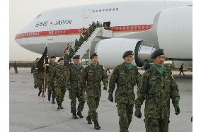 (1)More Iraqi-bound Japanese ground troops arrive in Kuwait