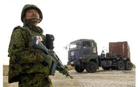 Japanese troops in Samawah move into makeshift barracks