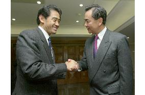 Aisawa meets Wang over N. Korea abductions