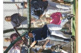 (2)Ichiro begins training