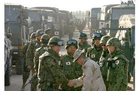 (1)Japanese troop unit enters Iraq from Kuwait