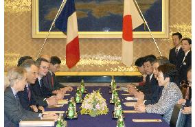 (2)Kawaguchi, de Villepin hold talks