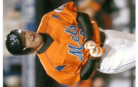 (2)Mets' Matsui in game against Expos