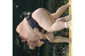 Asashoryu stays perfect at Spring sumo