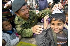(1)Japan donates stationery to Iraqi school
