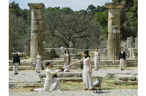 (2)Olympic flame lit in rehearsal