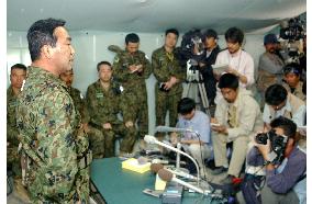 (2)GSDF chief of staff visits Samawah to rally troops