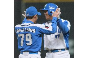 Hosokawa hits for cycle as Seibu tames Nippon Ham