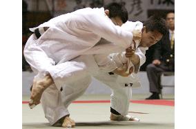 Nomura defends 60-kg title