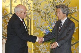 (1)Koizumi, Cheney hold talks on Iraq, N. Korea
