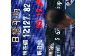 Tokyo stocks advance, key indexes hit fresh closing highs