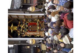 (1)Takayama Festival opens in central Japan