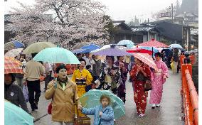 (3)Takayama Festival opens in central Japan