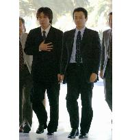 (2)Released Japanese hostages reunite with kin in Dubai