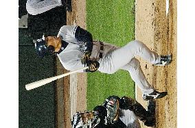 Yankees' Matsui doubles against White Sox