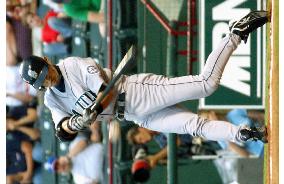 Ichiro singles against Rangers