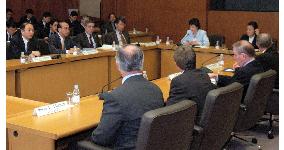 Japan, U.S. begin working-level talks on beef row