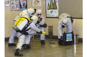 (1)Tokyo police conduct antiterror drill at subway station