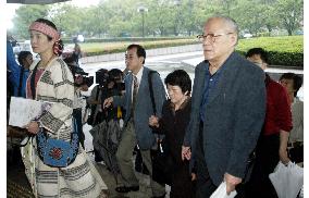 (1)Court rules Koizumi's Yasukuni visits were private