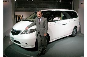 Honda launches new luxury minivan Elysion