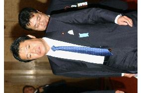 Minister raps Koizumi for tolerating Kim's 'disrespect'