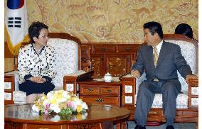 (2)Roh praises Koizumi's dialogue efforts with N. Korea