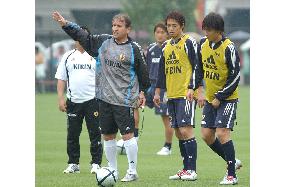 Ono, Nakamura train for World Cup qualifier