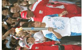 (8)Runners relay Olympic torch in Tokyo