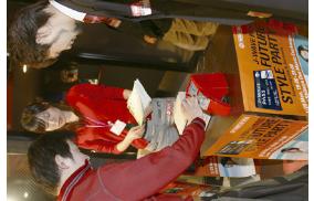 E-money cellphones expected to be huge hit