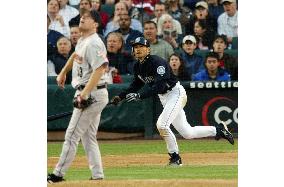 Ichiro doubles to center against Astros