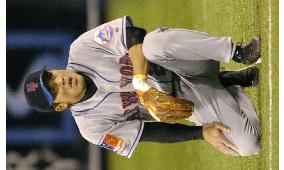 Mets' Matsu stunned by fumbling grounder to lose game