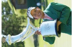Teen Miyazato comes from behind to clinch Suntory Ladies