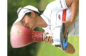 Miyazato wins Apita Circle-K Sunkus Ladies golf