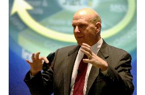 Microsoft's Ballmer lectures on IT society at Keio Univ.