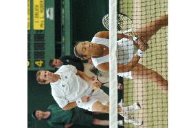 Sugiyama advances to quaterfinals in Wimbledon mixed doubles