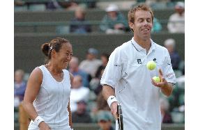 Sugiyama advances to semis in Wimbledon mixed doubles