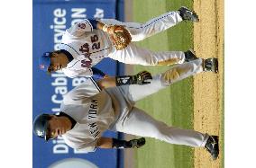 (2)Yankees' Matsui doubles against Mets