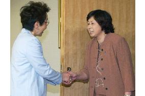 (2)Soga arrives in Tokyo before family reunion in Indonesia