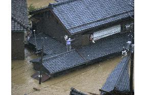 (7)2 die, 2 missing as Niigata, Fukushima caught in heavy rain