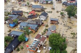 (4)Death toll hits 5 in Niigata, Fukuishima rainstorms, 2 missing