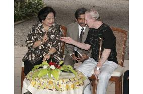 (5) Jenkins, Soga visit President Megawati