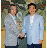 (3)Koizumi, Roh begin talks on Cheju Island