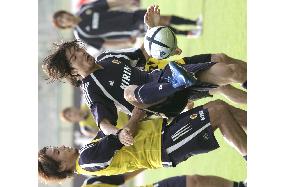 (1)Japan brace up for match against Iran