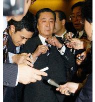 (1)Hashimoto quits as faction head, may retire from politics