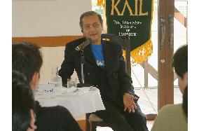 Mahathir speaks to Kyushu businesspeople